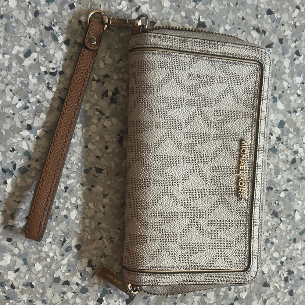 Michael Kors Textured Gray Wristlet